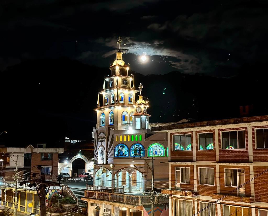 Iglesia de Limón Indanza de noche